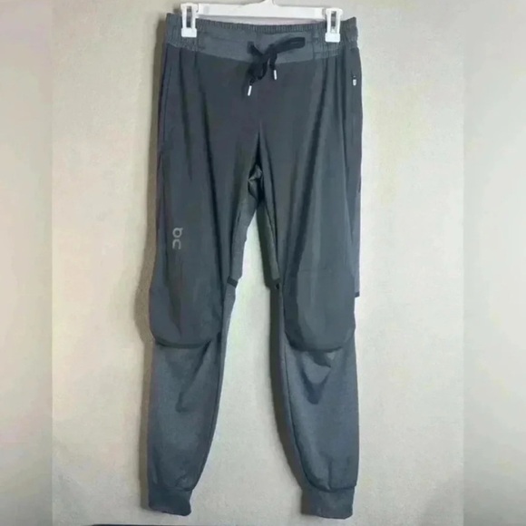 Women’s On Cloud Weather Running Pants | Size Small - Picture 1 of 6